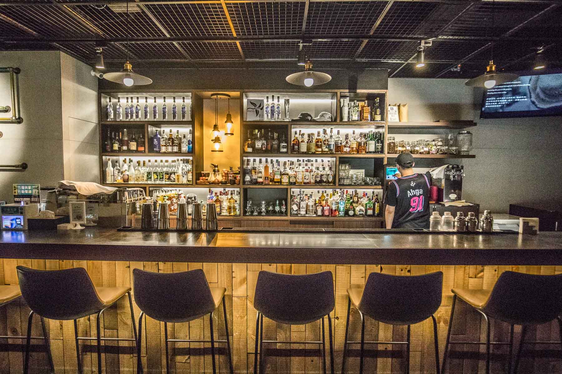 台北居酒屋,台北捷運美食,台北調酒,台北酒吧推薦,台北酒吧,台北小酌,台北喝酒,台北酒驛Turnout Taipei,台北酒驛