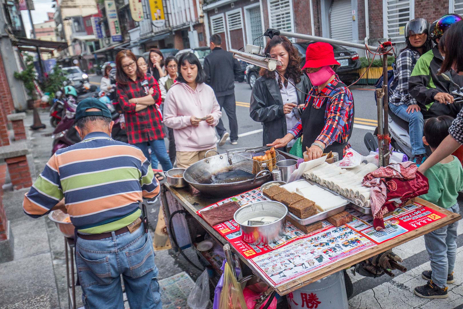 宜蘭小吃,羅東美食,羅東必吃,羅東小吃,羅東蝦餅,宜蘭蝦餅,無名油炸春捲/蝦餅/蘿蔔糕/黑糖糯米糕,宜蘭美食
