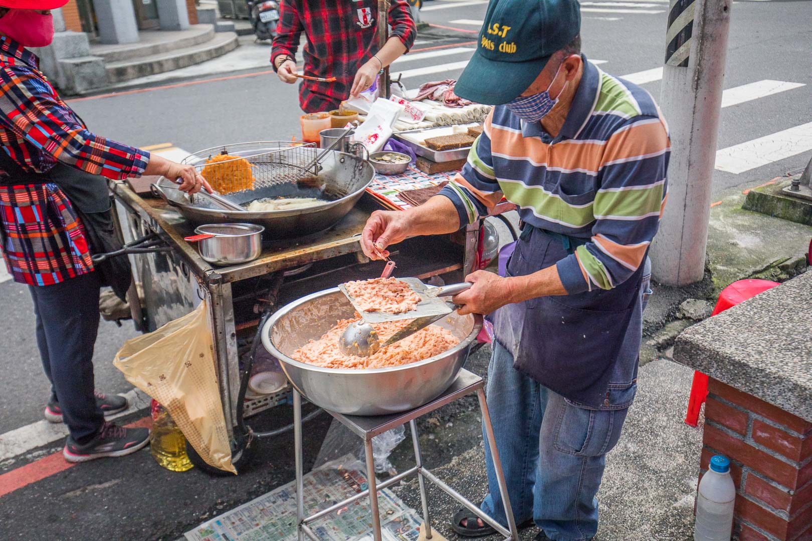 宜蘭小吃,羅東美食,羅東必吃,羅東小吃,羅東蝦餅,宜蘭蝦餅,無名油炸春捲/蝦餅/蘿蔔糕/黑糖糯米糕,宜蘭美食