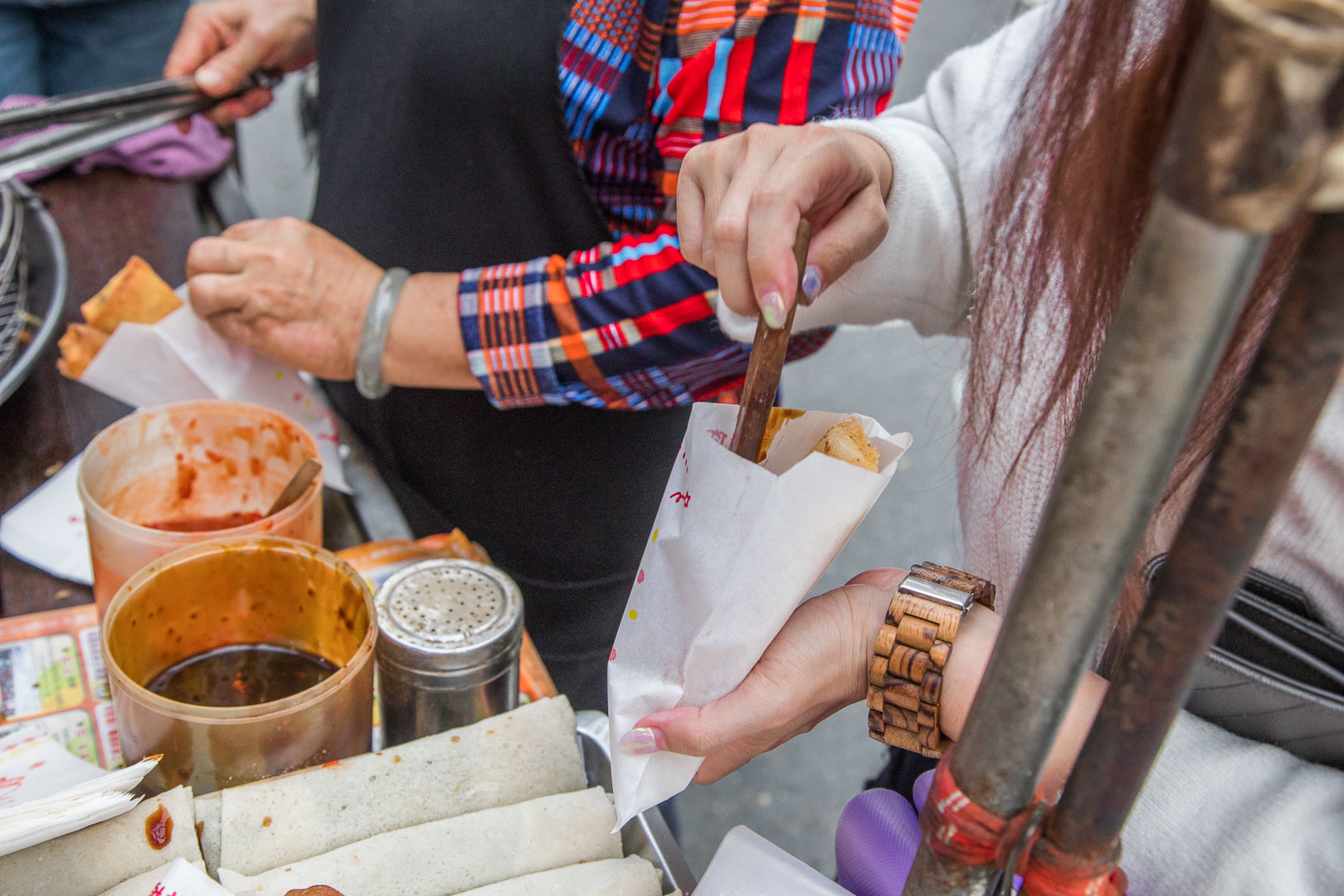 宜蘭小吃,羅東美食,羅東必吃,羅東小吃,羅東蝦餅,宜蘭蝦餅,無名油炸春捲/蝦餅/蘿蔔糕/黑糖糯米糕,宜蘭美食