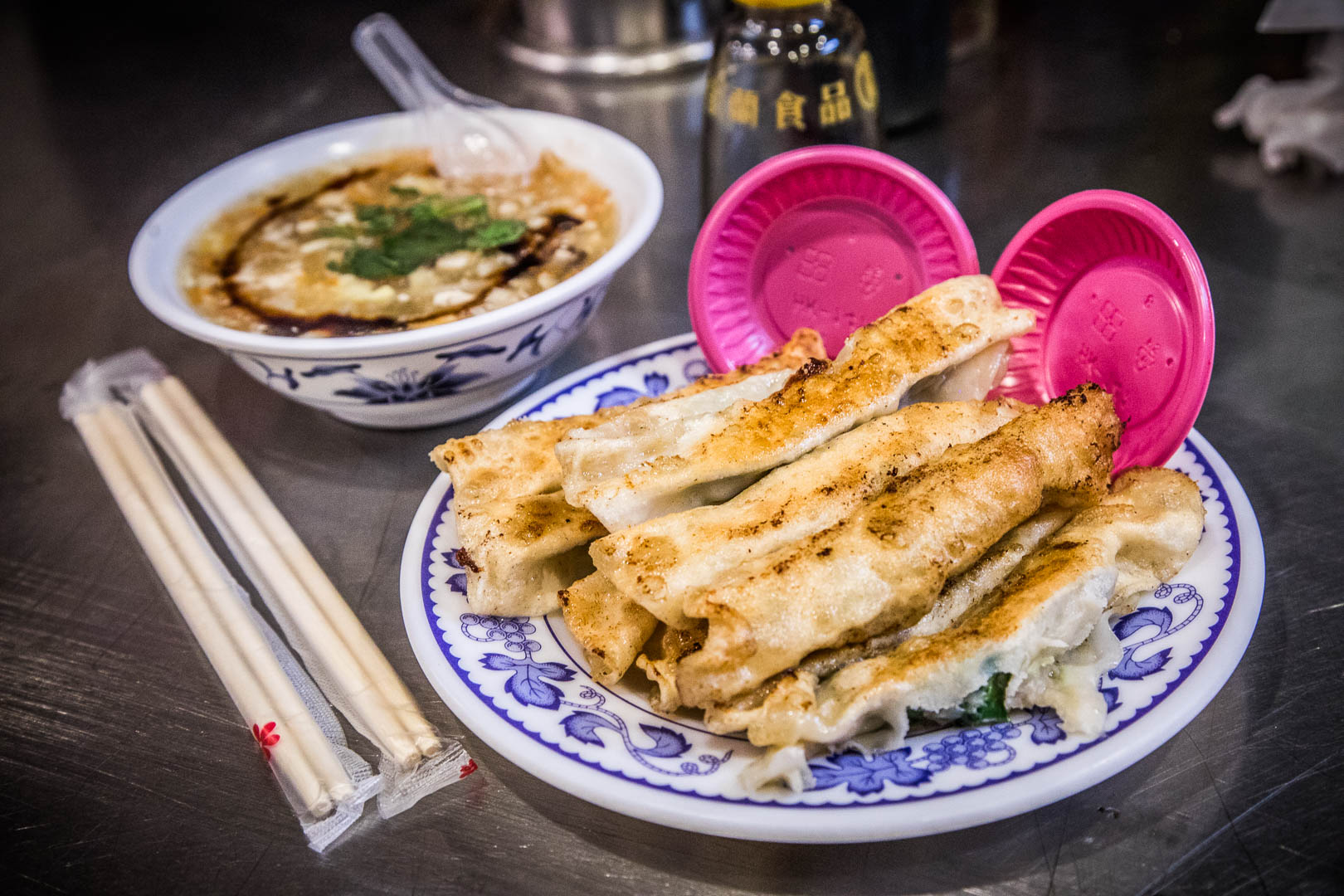 基隆廟口美食,基隆必吃,基隆小吃,基隆廟口小吃,基隆廟口鍋貼,基隆廟口水餃,北平鍋貼水餃,基隆美食 @大手牽小手。玩樂趣