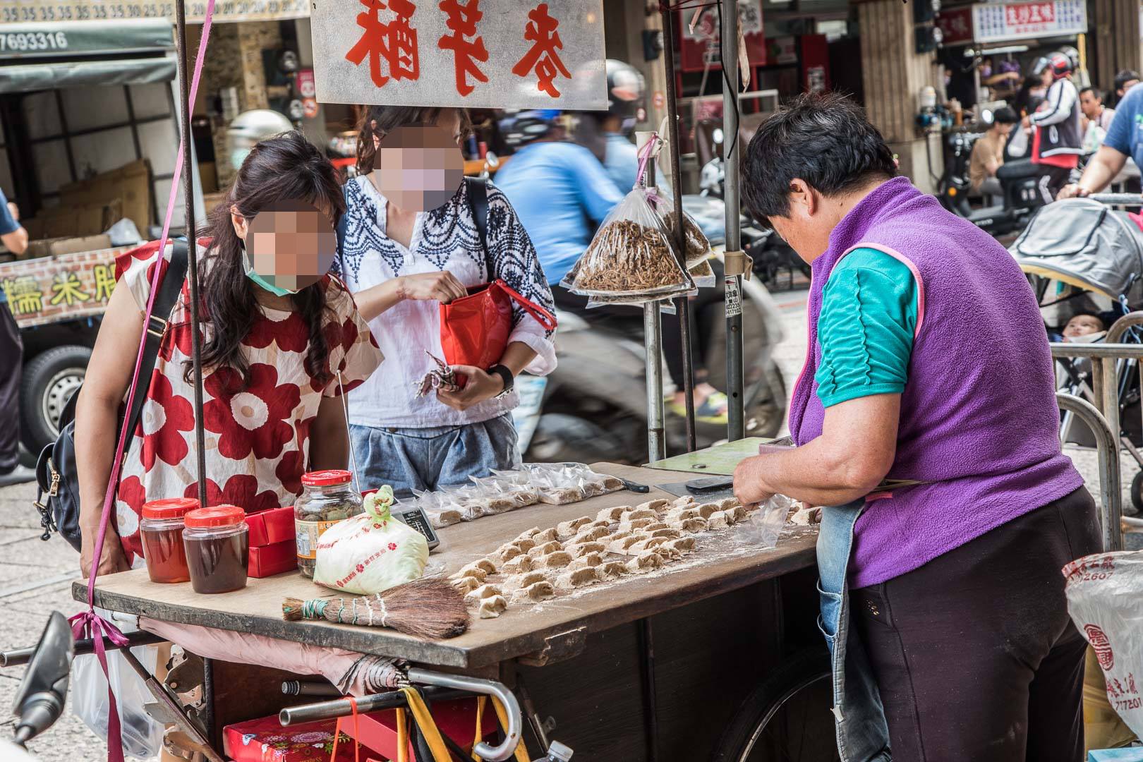 鹿港小吃,彰化麥芽酥,鹿港麥芽酥,鹿港第一市場,鹿港第一市場麥芽酥,鹿港阿婆麥芽酥,彰化美食,鹿港美食,鹿港第一市場美食,彰化小吃