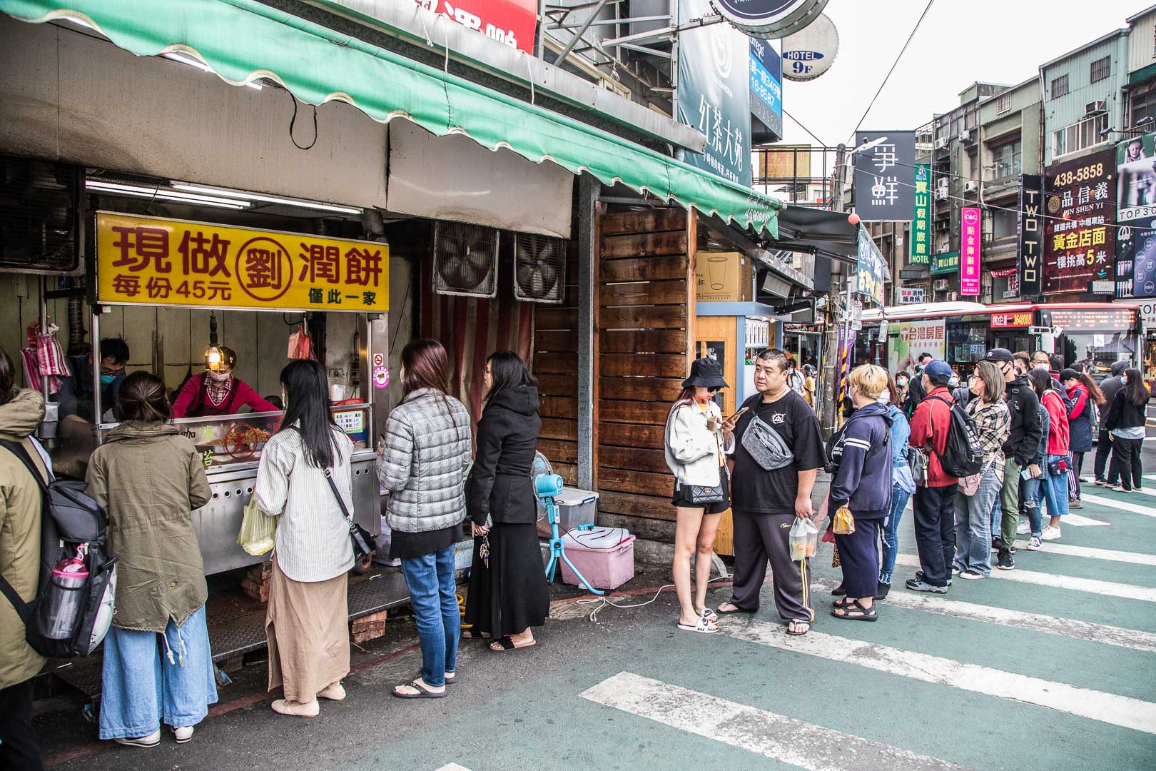 中壢美食,中壢必吃,中壢火車站美食,中壢潤餅,中壢火車站潤餅,劉家現做潤餅