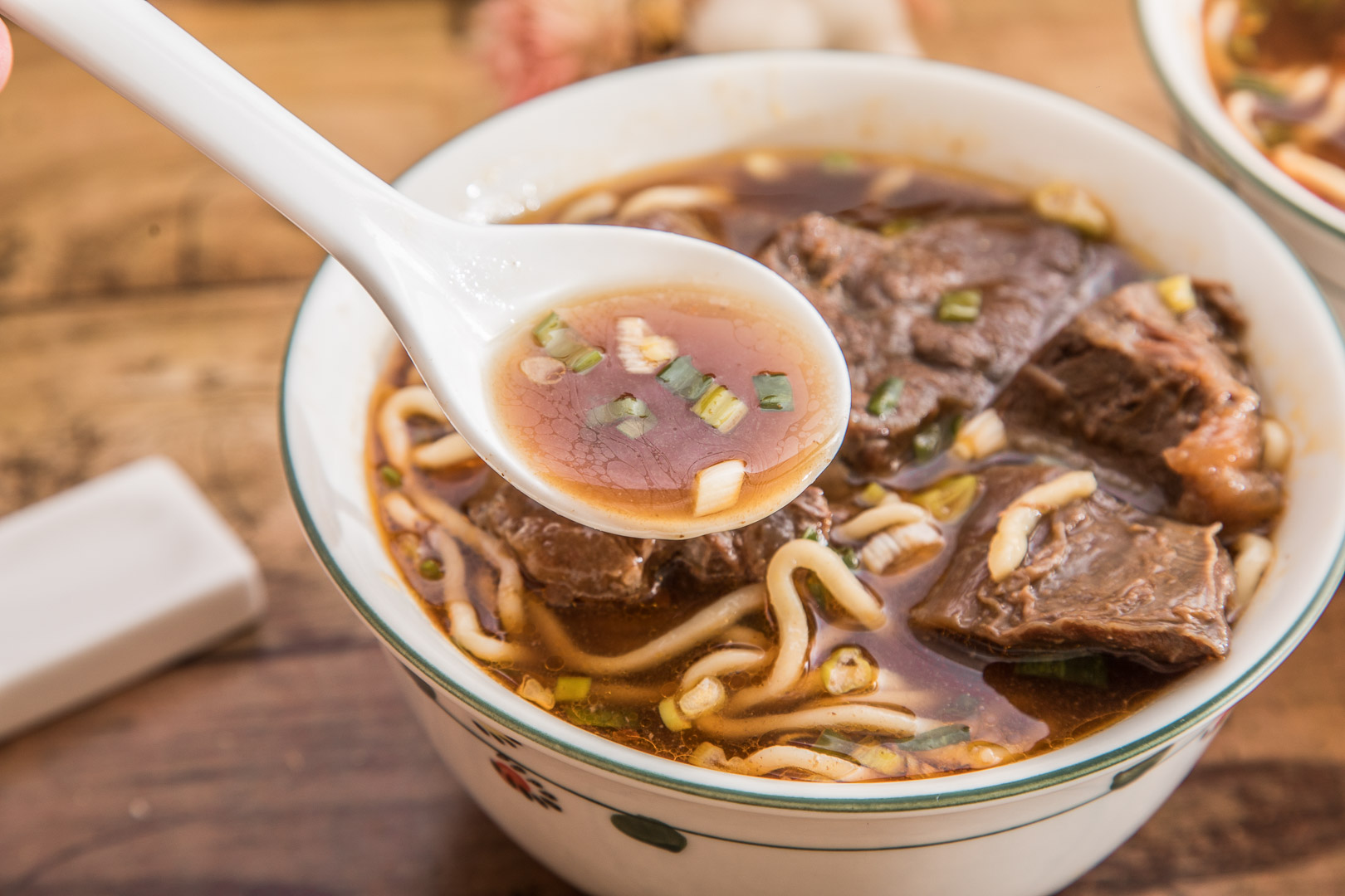 中壢美食,桃園美食,桃園外帶美食,中壢外帶,中壢牛肉麵,中壢蕃茄牛肉麵,桃園牛肉麵推薦,牛肉傳奇