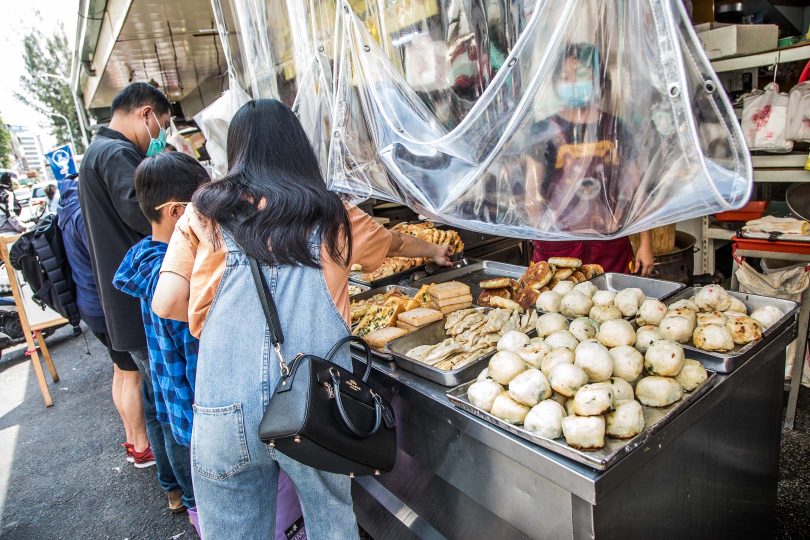 台中第五市場美食,台中早餐,台中第五市場早餐,台中早餐店,樂群早餐,樂群早餐店,台中活蝦,台中美食,台中必吃,台中小吃 @大手牽小手。玩樂趣