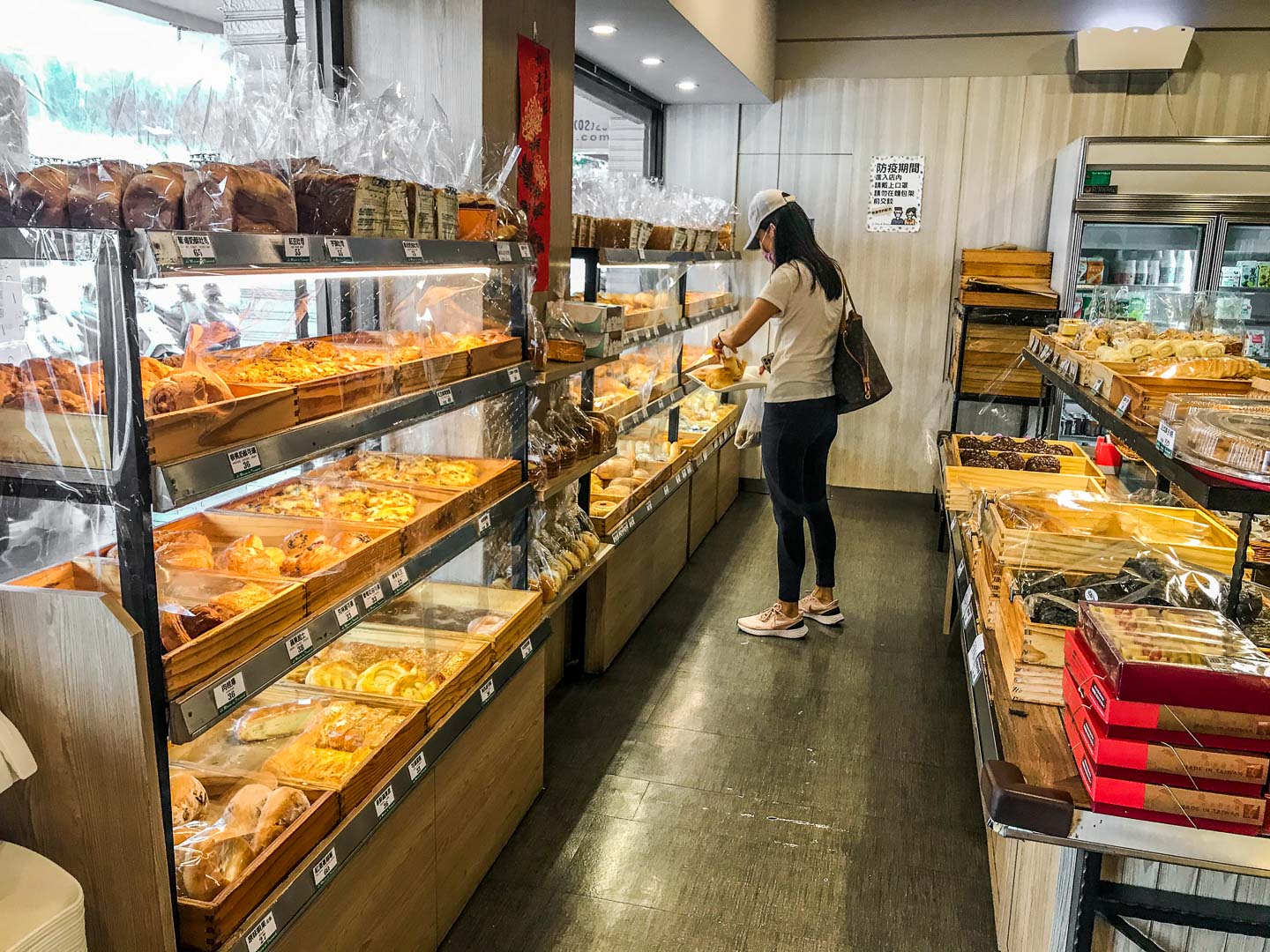 台北麵包,台北蒜麵包,丹麥之屋爆蒜乳酪,台北爆蒜乳酪麵包,台北大蒜乳酪麵包,台北大蒜麵包,台北丹麥之屋