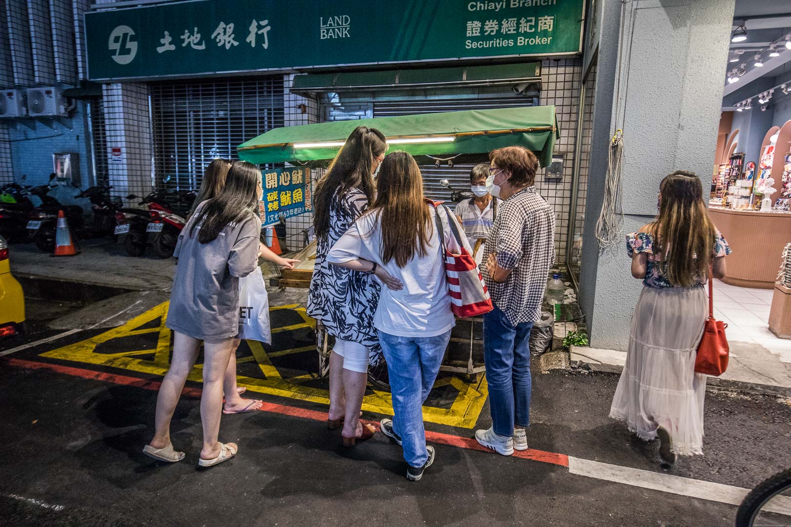 嘉義美食,嘉義小吃,嘉義夜市小吃,嘉義文化路小吃,嘉義碳烤乾魷魚,開心碳烤乾魷魚,文化路開心碳烤乾魷魚,嘉義文化路開心碳烤乾魷魚