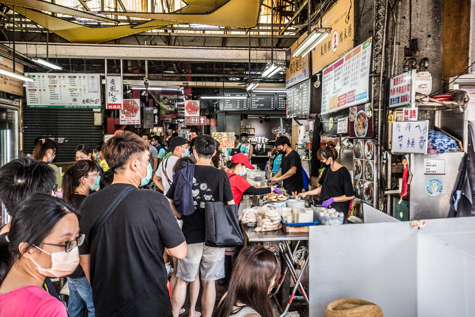 台中美食,台中小吃,台中第二市場美食,台中蘿蔔糕,台中菜頭粿,台中第二市場蘿蔔糕,王家菜頭粿糯米腸