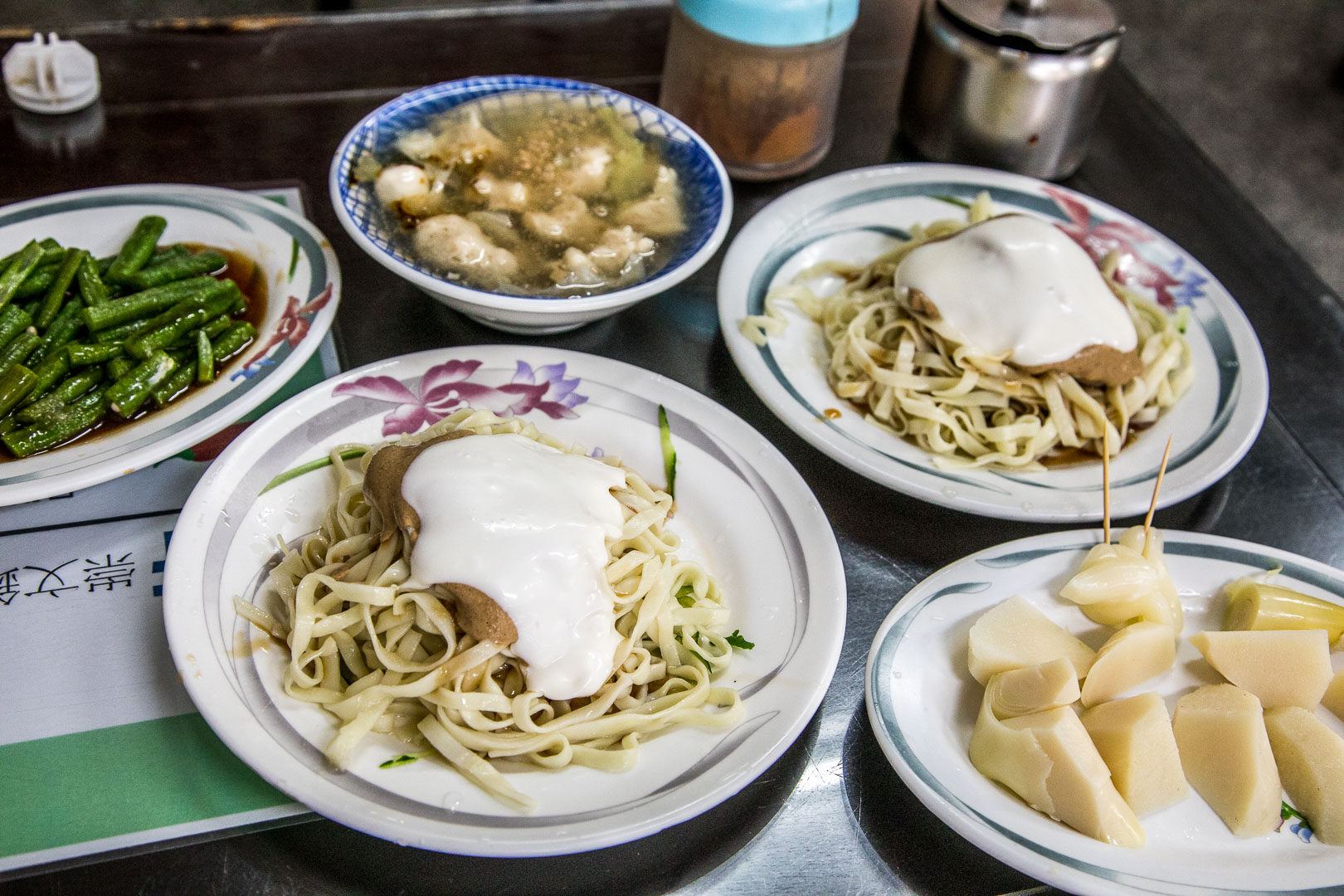 嘉義蔡阿嘎推薦,崇文錦魯麵,嘉義美食,嘉義小吃,嘉義涼麵,嘉義錦滷麵,嘉義涼麵推薦 @大手牽小手。玩樂趣