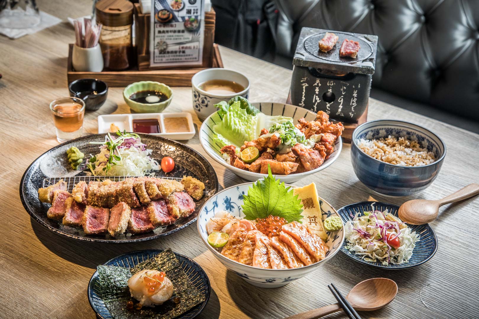 桃園牛排,桃園ATT筷食尚美食,桃園ATT筷食尚,桃園生魚片,桃園生魚片丼飯,桃園ATT筷食尚揪丼,揪丼,桃園美食,桃園炸牛排