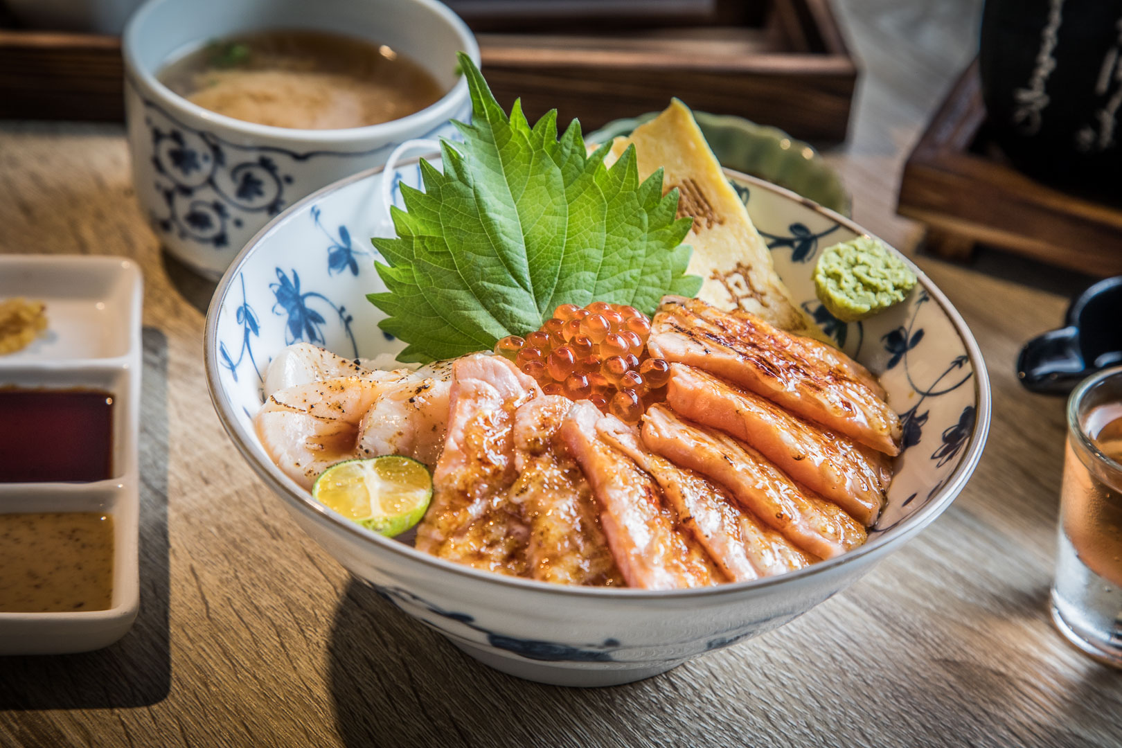 桃園牛排,桃園ATT筷食尚美食,桃園ATT筷食尚,桃園生魚片,桃園生魚片丼飯,桃園ATT筷食尚揪丼,揪丼,桃園美食,桃園炸牛排