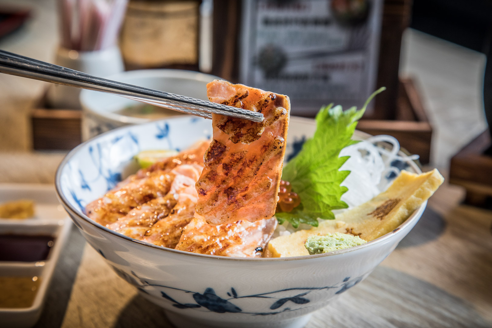 桃園牛排,桃園ATT筷食尚美食,桃園ATT筷食尚,桃園生魚片,桃園生魚片丼飯,桃園ATT筷食尚揪丼,揪丼,桃園美食,桃園炸牛排