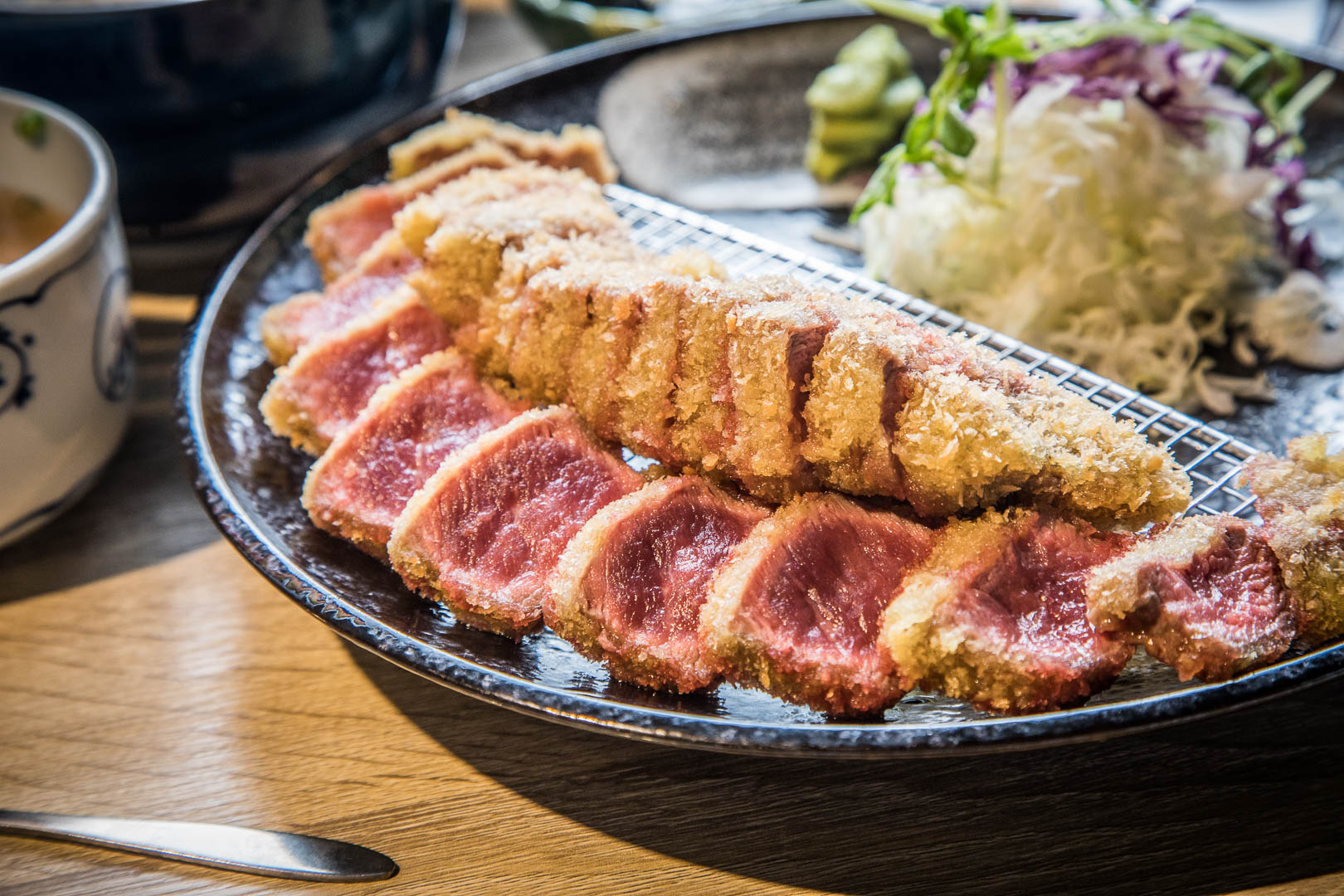 桃園牛排,桃園ATT筷食尚美食,桃園ATT筷食尚,桃園生魚片,桃園生魚片丼飯,桃園ATT筷食尚揪丼,揪丼,桃園美食,桃園炸牛排