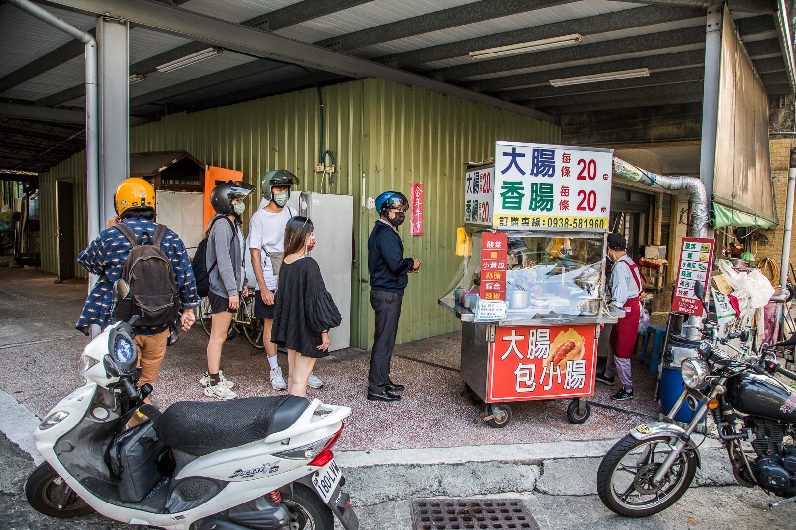 台南美食,台南小吃,台南烤香腸,台南大腸包香腸,台南米腸包香腸,宋家特製大腸香腸,五妃街大腸香腸,台南宋家特製大腸香腸