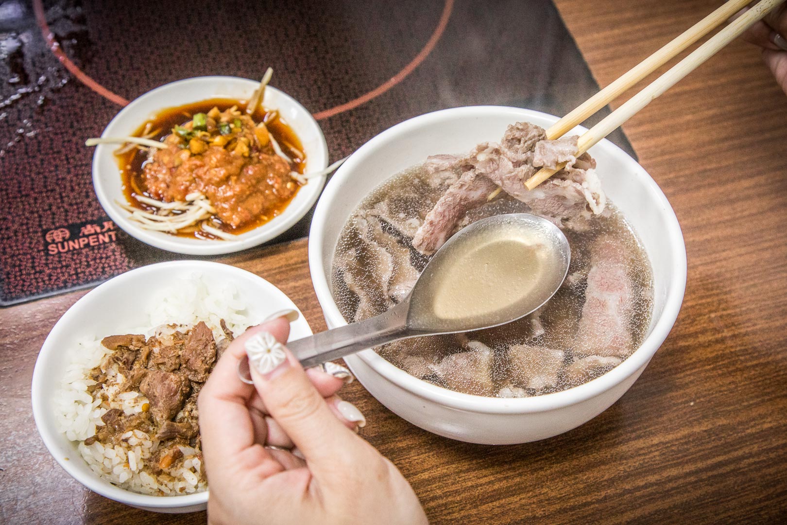 台南牛肉湯,助仔牛肉湯