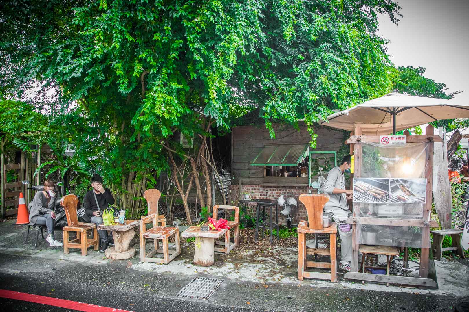 花蓮美食,花蓮小吃,花蓮烤香腸,花蓮剝皮辣椒,花蓮剝皮辣椒香腸,約伯沈嬤嬤剝皮辣椒香腸,沈嬤嬤剝皮辣椒香腸