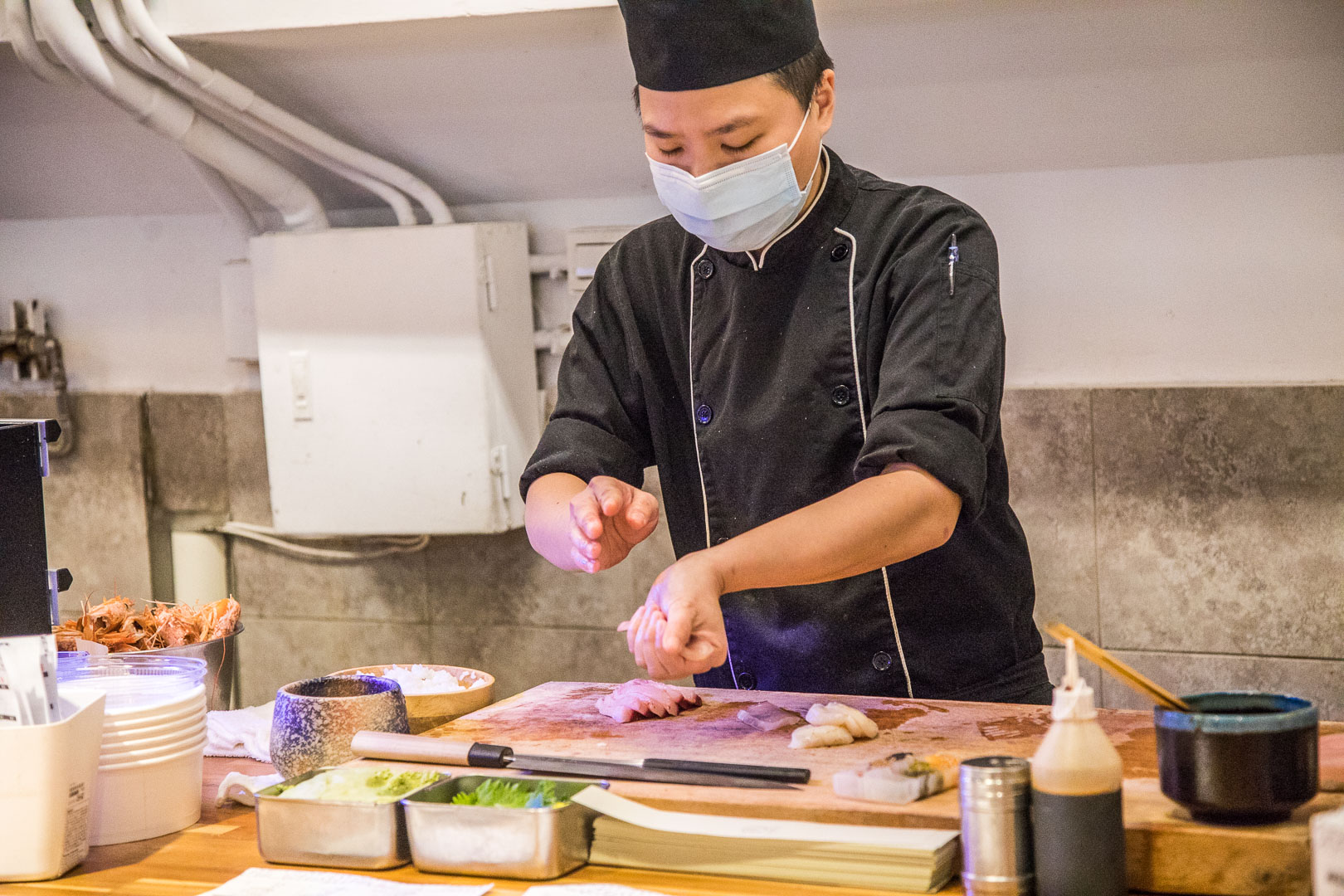 台北美食,台北捷運美食,台北日本料理,台北丼飯,台北生魚片,華山市場美食,華山合掌村