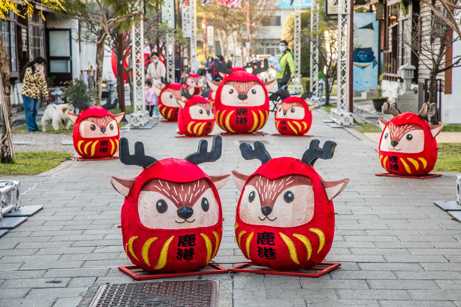 彰化IG景點,彰化小鹿不倒翁,鹿港小鹿不倒翁,鹿港藝術村小鹿不倒翁,鹿港桂花巷藝術村,彰化景點,鹿港景點 @大手牽小手。玩樂趣