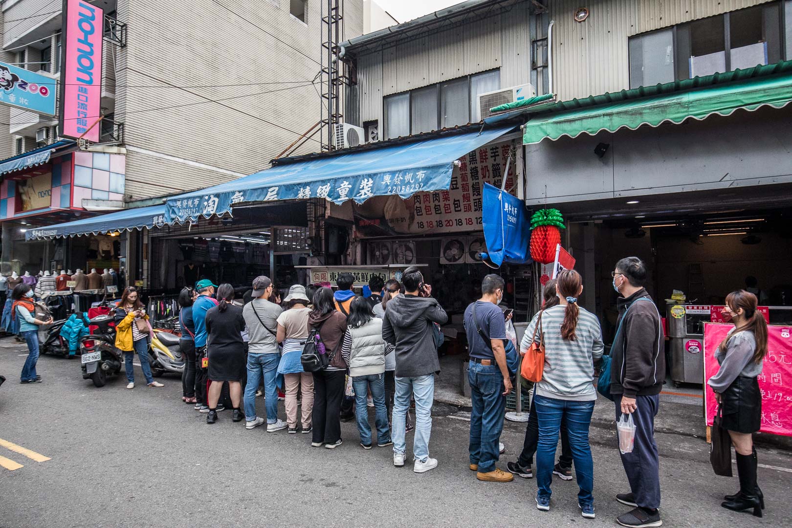 台中美食,台中第三市場美食,台中饅頭,台中肉包,台中鮮肉包,台中第三市場肉包,向陽東坡蛋黃鮮肉包