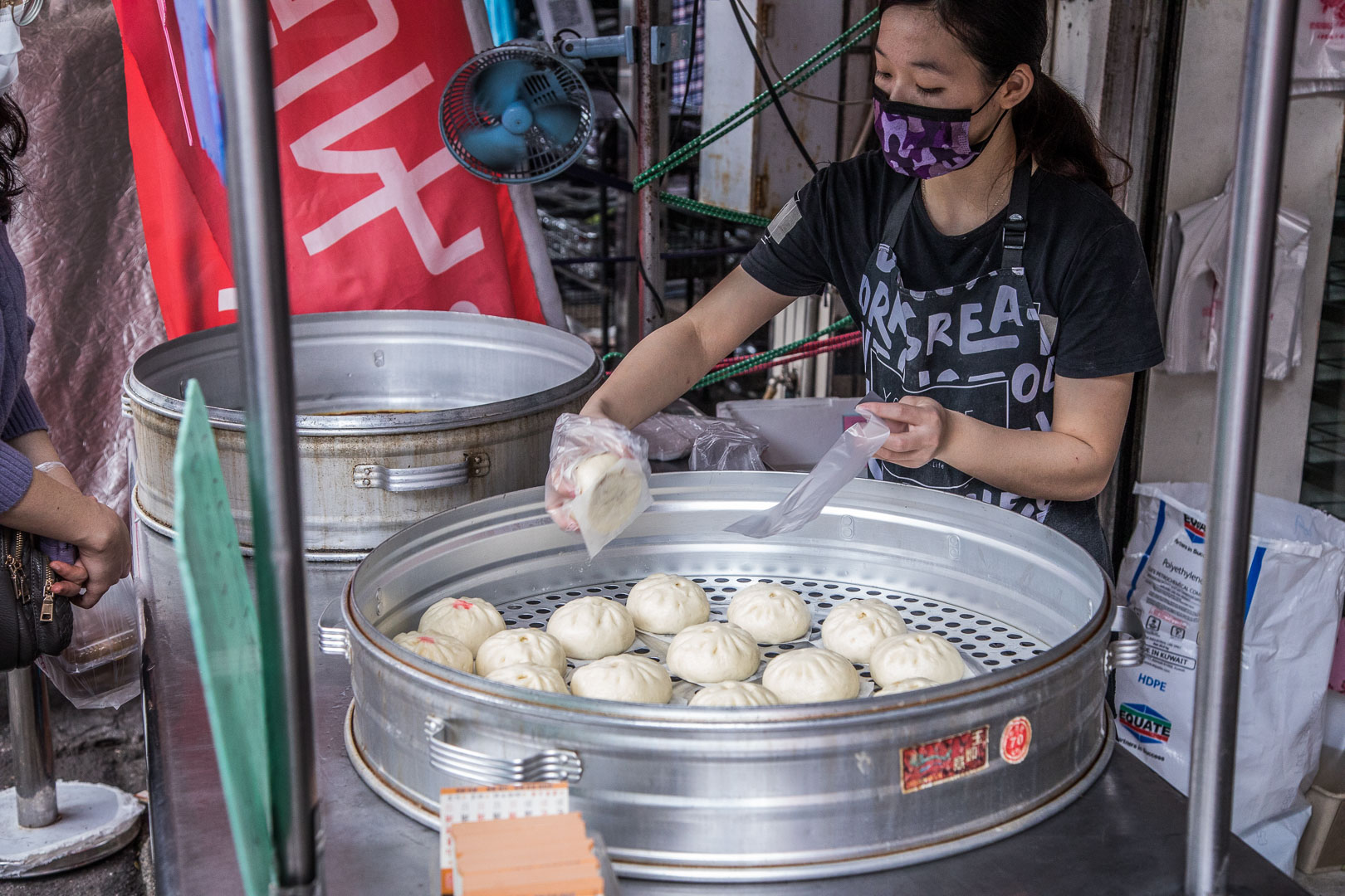台中美食,台中第三市場美食,台中饅頭,台中肉包,台中鮮肉包,台中第三市場肉包,向陽東坡蛋黃鮮肉包