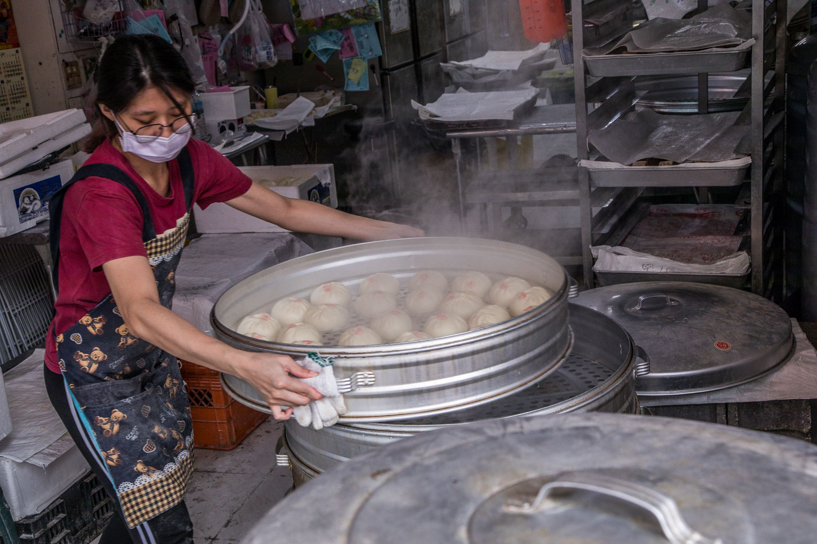 台中美食,台中第三市場美食,台中饅頭,台中肉包,台中鮮肉包,台中第三市場肉包,向陽東坡蛋黃鮮肉包