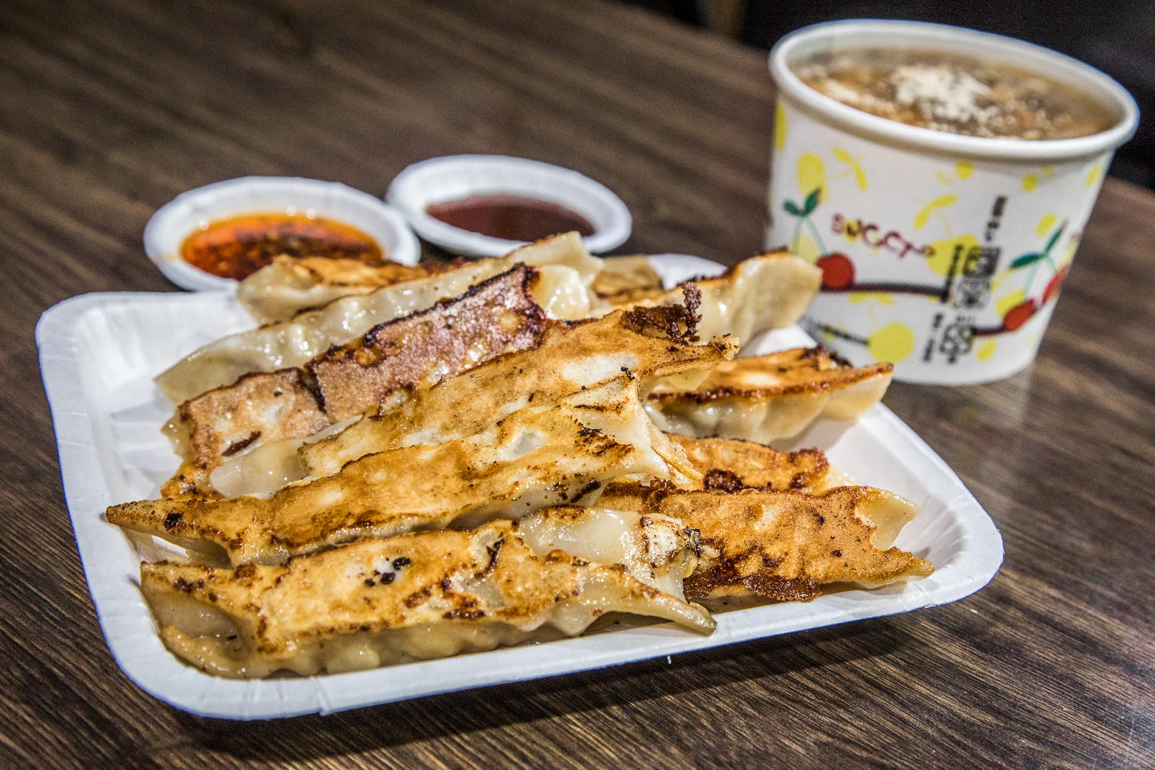 台北水餃,中和小吃,中和鍋貼,中和煎餃,台北鍋貼,中和水餃,中和酸辣湯,香珍鍋貼水餃專賣店,中和香珍鍋貼水餃專賣店,中和美食 @大手牽小手。玩樂趣