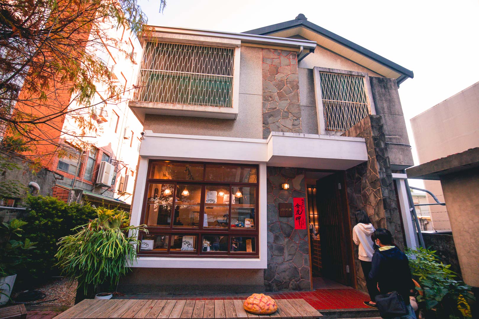 台中甜點,台中IG打卡,台中麵包,台中麵包店,台中IG,台中菠蘿麵包,柳川彩繪麵包店,柳川 や,台中柳川