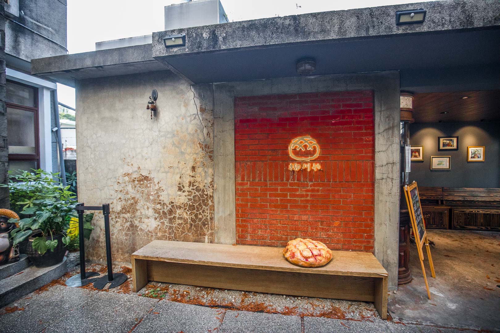 台中甜點,台中IG打卡,台中麵包,台中麵包店,台中IG,台中菠蘿麵包,柳川彩繪麵包店,柳川 や,台中柳川