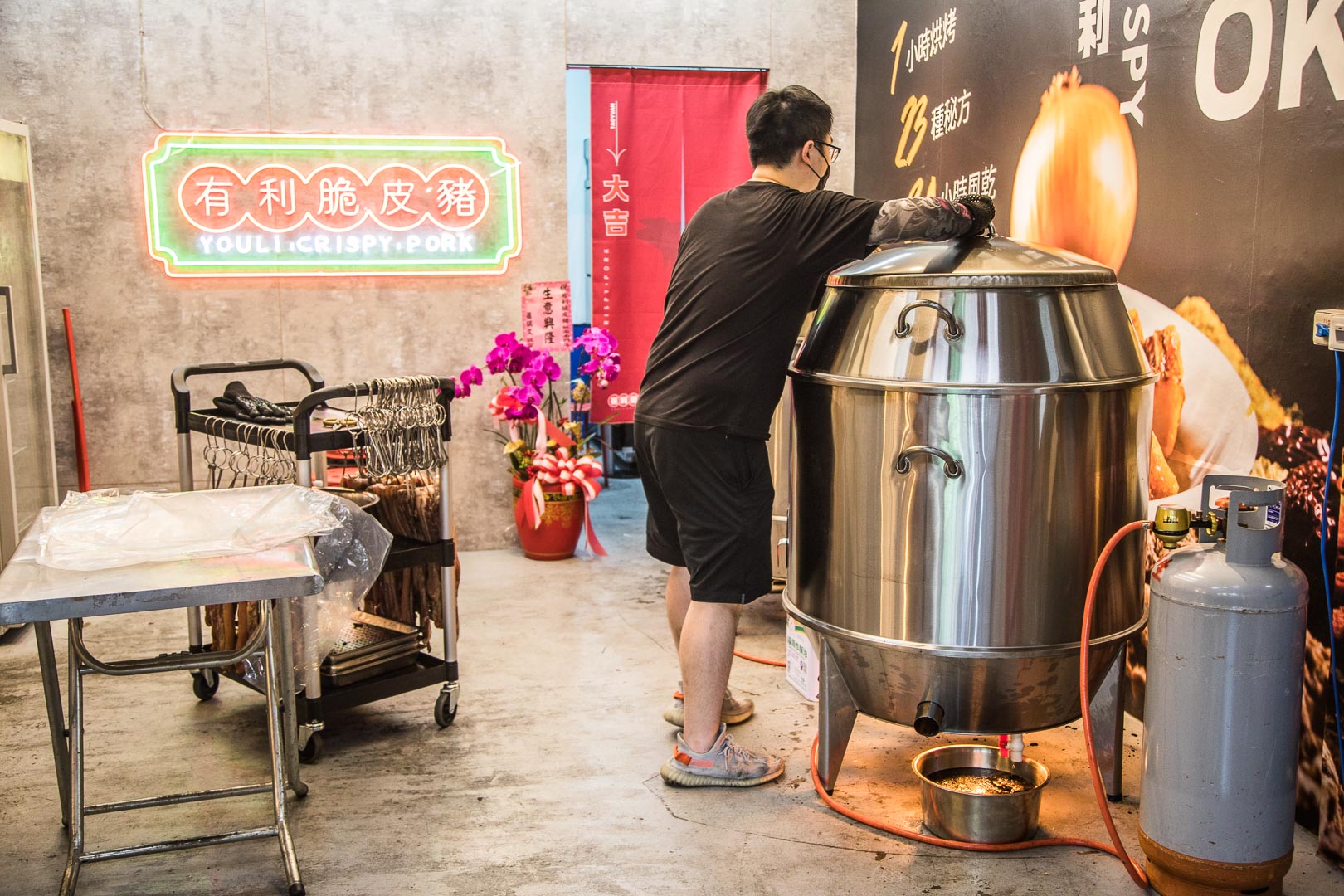 桃園有利脆皮豬-南門店,桃園美食,桃園必吃,桃園脆皮豬,南門市場美食,南門市場必吃,南門市場脆皮豬,有利脆皮豬-南門店,有利脆皮豬