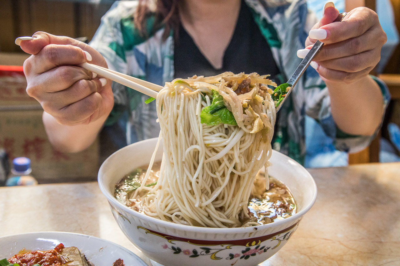 龍潭橋頭老麵店,桃園美食,龍潭美食,桃園榨菜肉絲麵,龍潭榨菜肉絲麵,龍潭食尚玩家,橋頭老麵店 @大手牽小手。玩樂趣