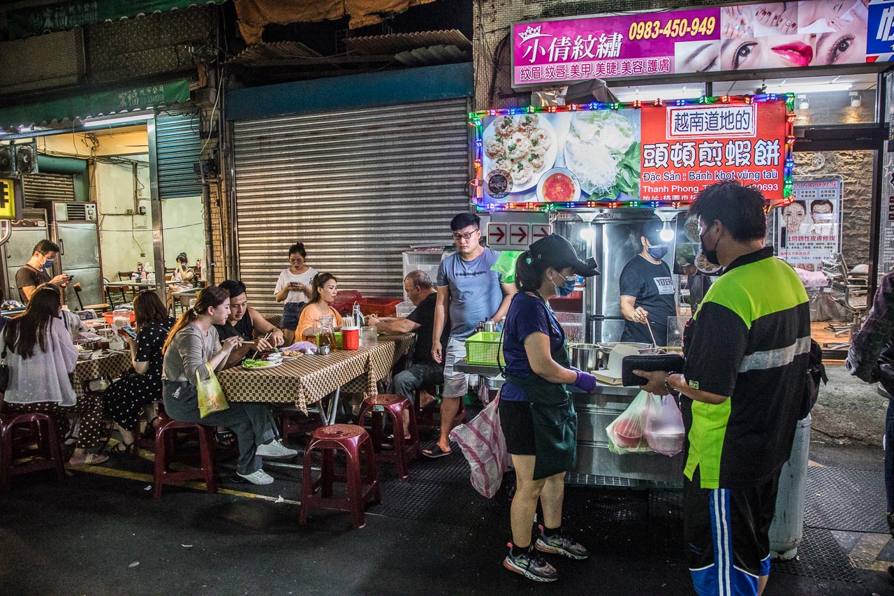 桃園美食,桃園小吃,桃園越南料理,桃園夜市美食,桃園夜市美食推薦,頭頓煎蝦餅,桃園夜市煎蝦餅,桃園頭頓煎蝦餅