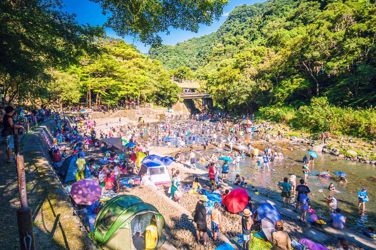 桃園親子戲水,宇內溪戲水區,拉拉山景點,拉拉山戲水,小烏來宇內溪戲水區,小烏來景點,小烏來戲水區,桃園玩水 @大手牽小手。玩樂趣