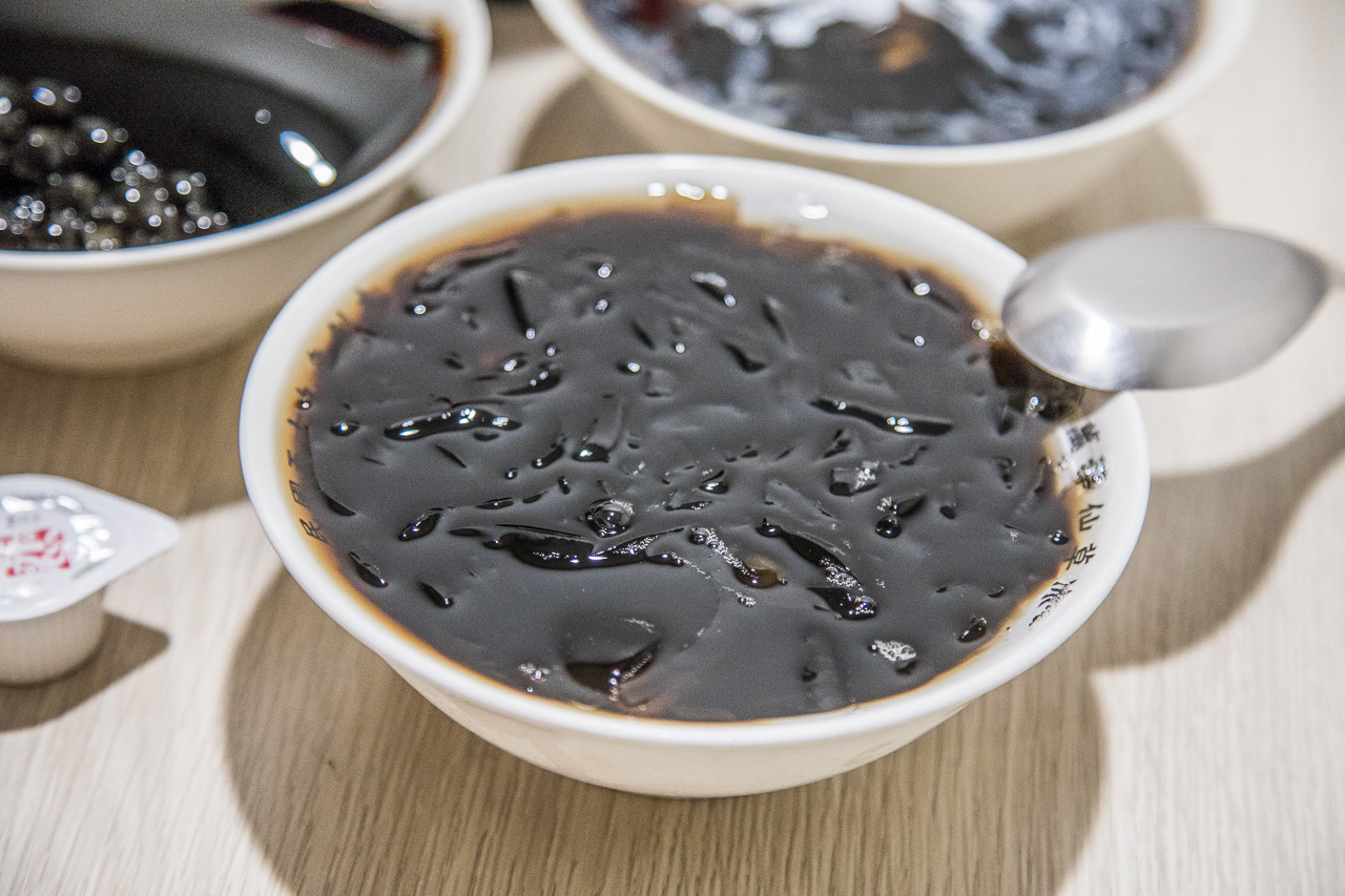 台北小吃,台北冰店,台北仙草,台北仙草奶凍,台北仙草冰,萬華林建發仙草冰八德店,萬華林建發仙草冰,林建發仙草冰八德店,台北美食
