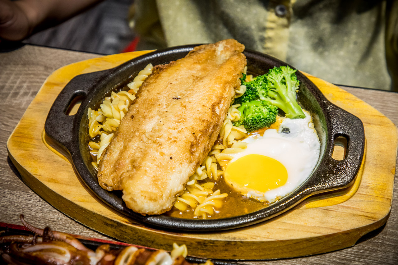 中壢牛排,紅吱吱平價牛排館-新生店