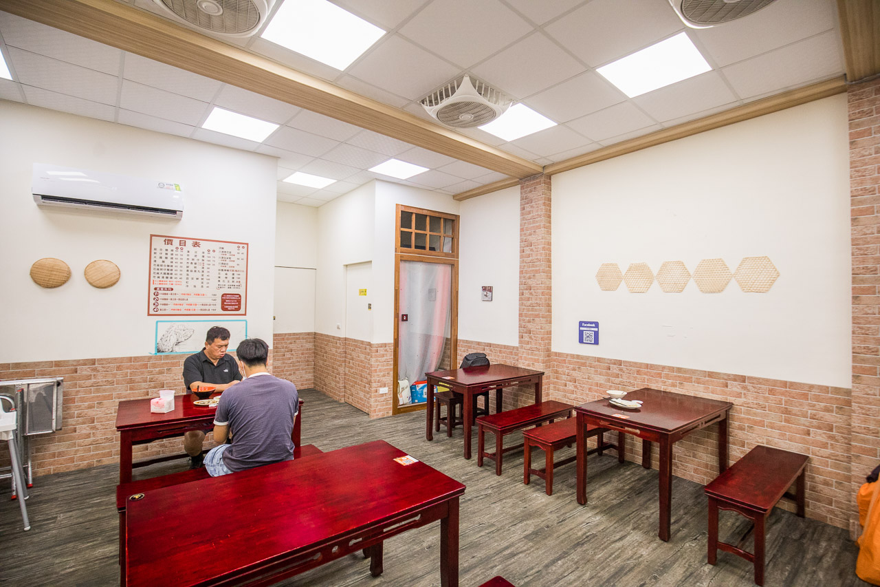 中壢美食,中壢小吃,中壢臭豆腐,中壢麵線,中壢名店,鮮蚵湯,四味飄香平鎮總店,四味飄香