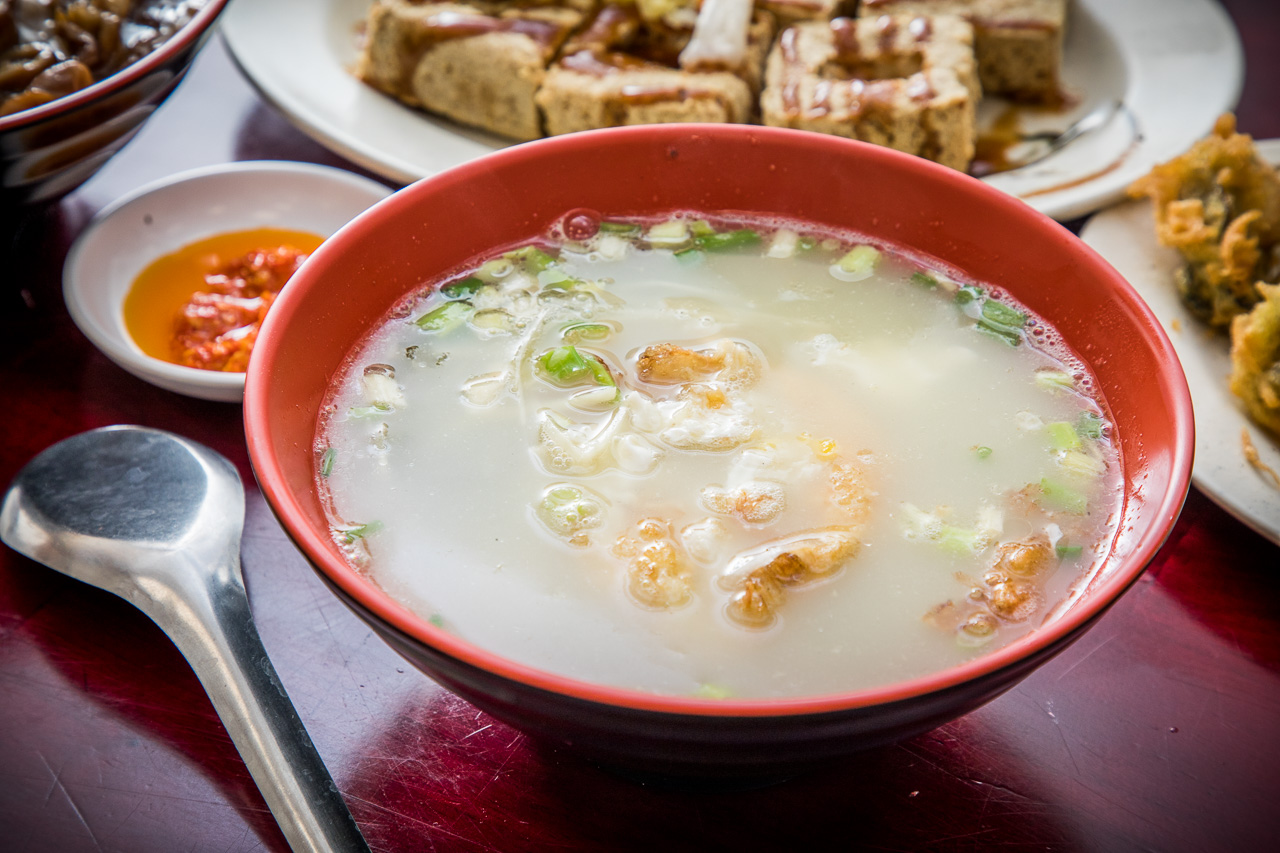 中壢美食,中壢小吃,中壢臭豆腐,中壢麵線,中壢名店,鮮蚵湯,四味飄香平鎮總店,四味飄香