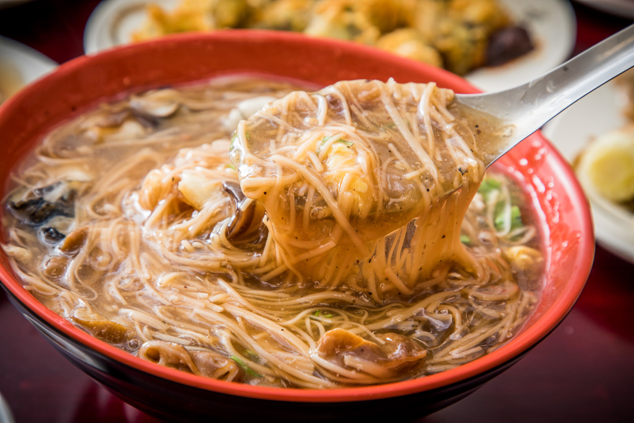 中壢美食,中壢小吃,中壢臭豆腐,中壢麵線,中壢名店,鮮蚵湯,四味飄香平鎮總店,四味飄香