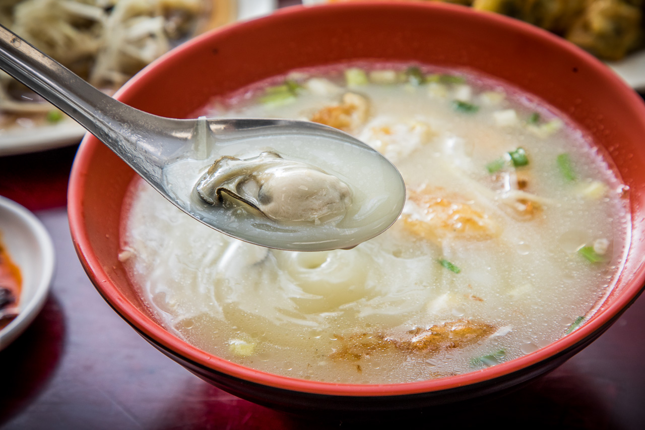 中壢美食,中壢小吃,中壢臭豆腐,中壢麵線,中壢名店,鮮蚵湯,四味飄香平鎮總店,四味飄香