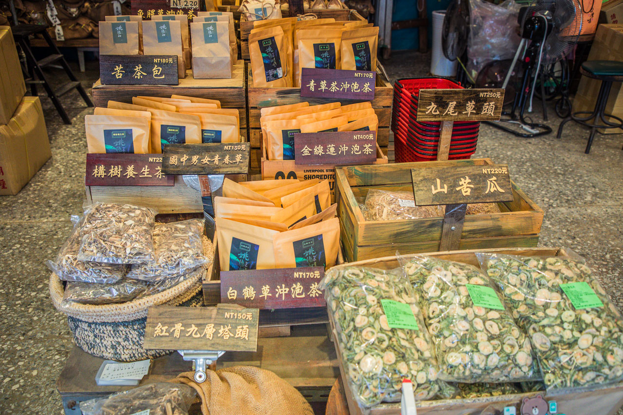 迪化街青草茶,姚德和青草號,台北美食,迪化街美食,台北手搖飲,大稻程美食,台北飲料,台北青草茶,大稻埕飲料,迪化街飲料店