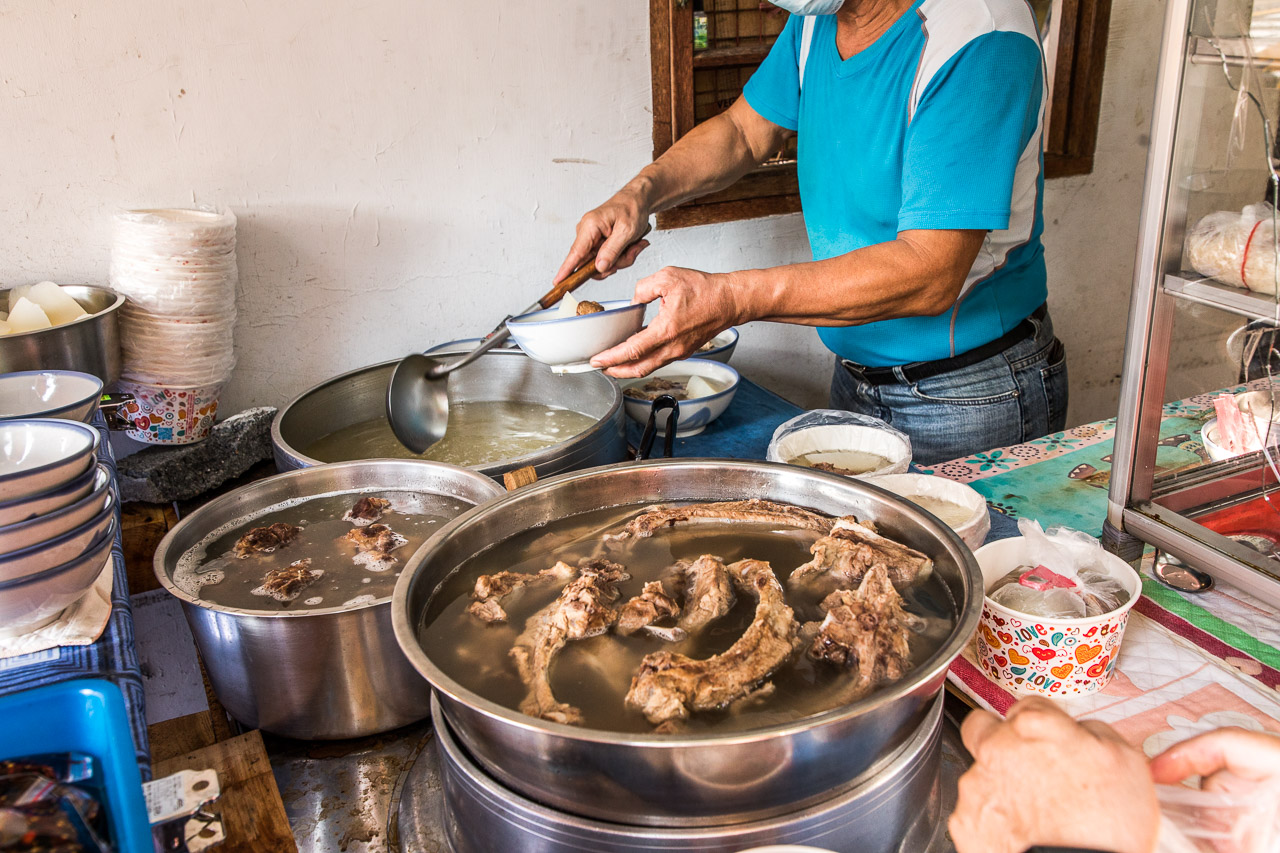 台北美食,台北小吃,台北夜市美食,台北排骨湯,台北原汁排骨湯,延三夜市美食,灶頂原汁排骨湯,高麗菜飯