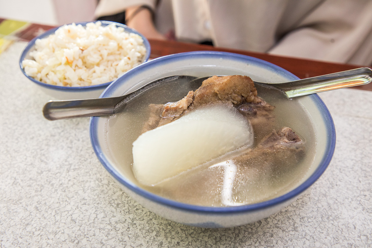 台北美食,台北小吃,台北夜市美食,台北排骨湯,台北原汁排骨湯,延三夜市美食,灶頂原汁排骨湯,高麗菜飯