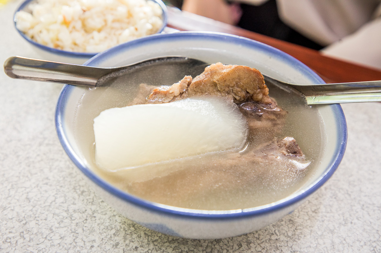 台北美食,台北小吃,台北夜市美食,台北排骨湯,台北原汁排骨湯,延三夜市美食,灶頂原汁排骨湯,高麗菜飯