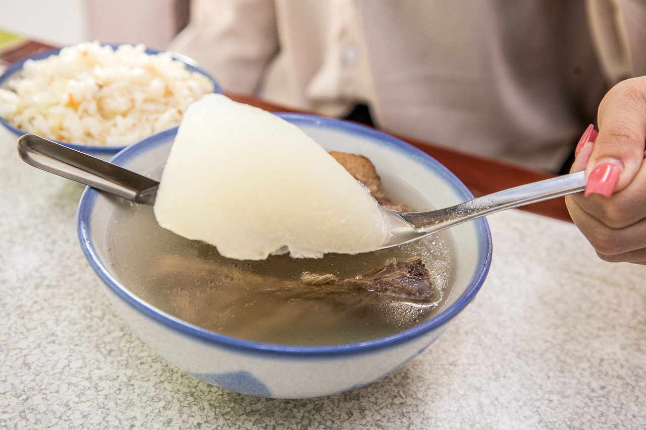 台北美食,台北小吃,台北夜市美食,台北排骨湯,台北原汁排骨湯,延三夜市美食,灶頂原汁排骨湯,高麗菜飯