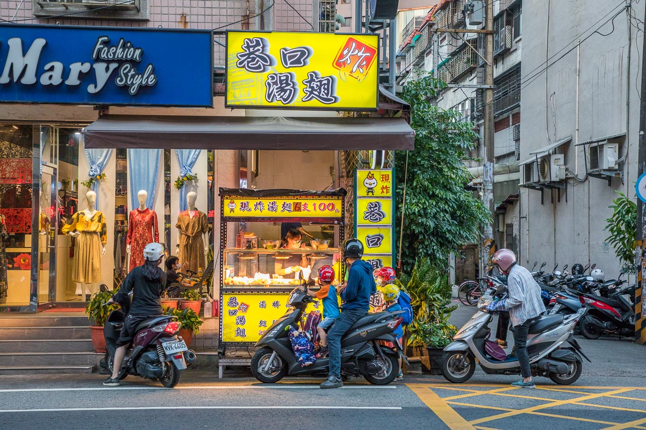 巷口湯翅,中壢美食,內壢美食,中壢炸雞,中壢湯翅,中壢炸雞翅,中壢炸物,中壢鹹酥雞,巷口湯翅中壢店