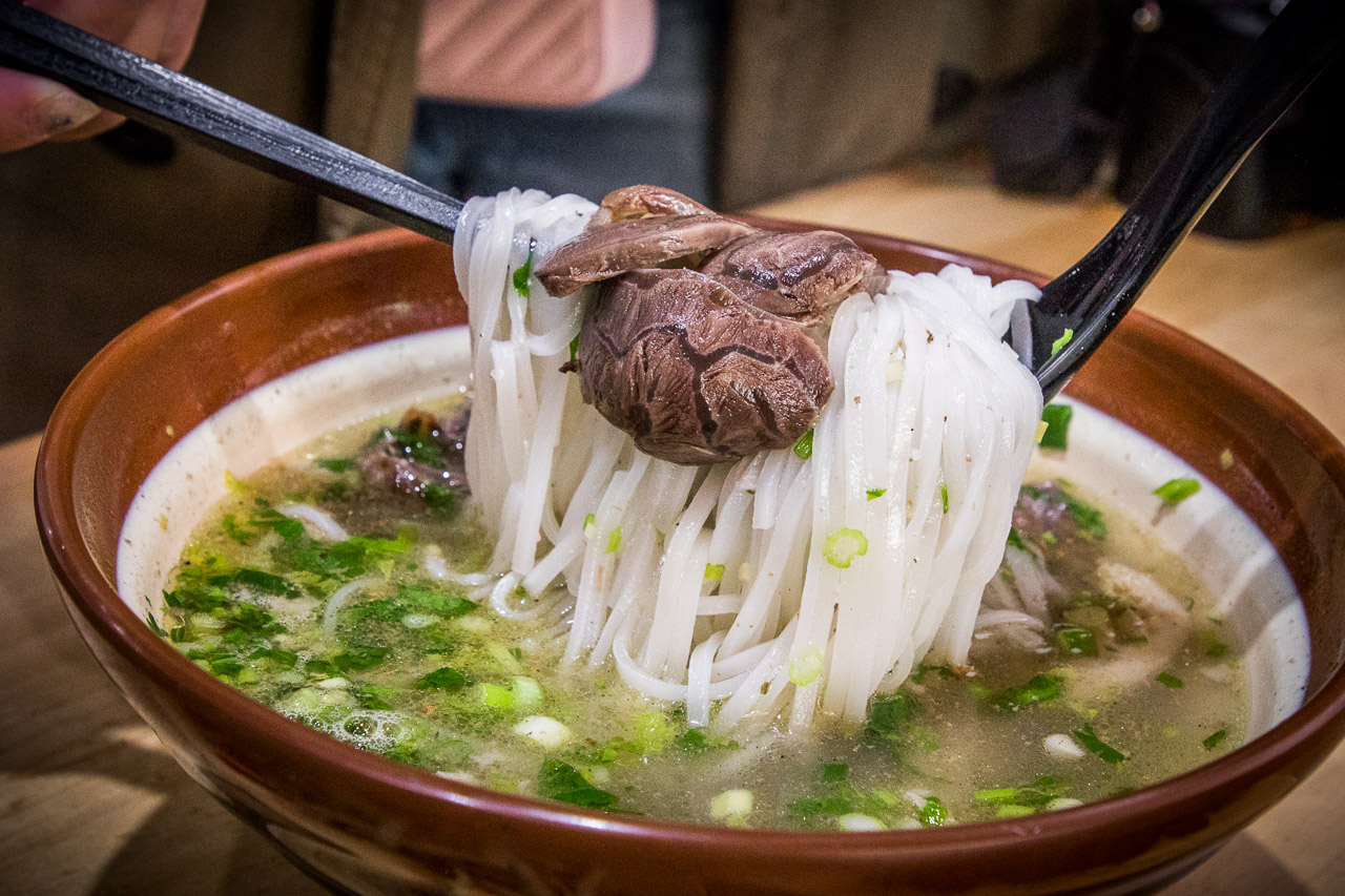桃園美食,龍岡美食,桃園小吃,龍岡雲南料理,桃園雲南料理,龍岡小吃,龍岡聚餐,龍岡阿鐵妹,阿鐵妹