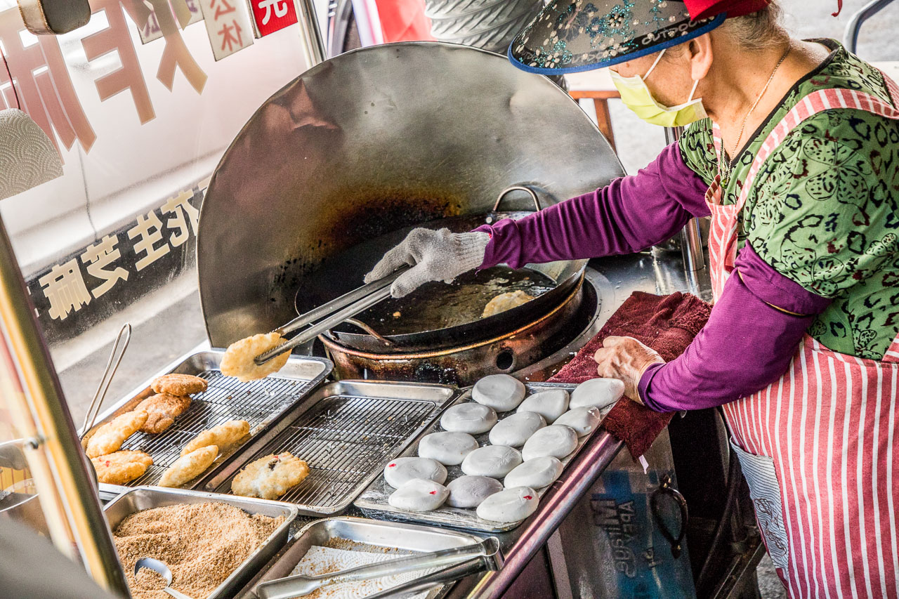 阿婆炸麻糬,嘉義阿婆炸麻糬,嘉義美食,嘉義小吃,嘉義甜點,嘉義麻糬,嘉義炸麻糬 @大手牽小手。玩樂趣