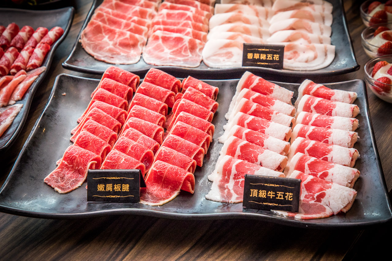 林口美食,桃園麻辣鍋吃到飽,巴適經典麻辣鍋林口店,林口麻辣鍋吃到飽,林口草莓吃到飽,桃園草莓吃到飽,巴適麻辣鍋草莓吃到飽,桃園美食