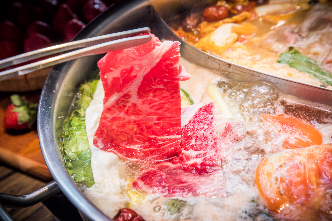 林口美食,桃園麻辣鍋吃到飽,巴適經典麻辣鍋林口店,林口麻辣鍋吃到飽,林口草莓吃到飽,桃園草莓吃到飽,巴適麻辣鍋草莓吃到飽,桃園美食