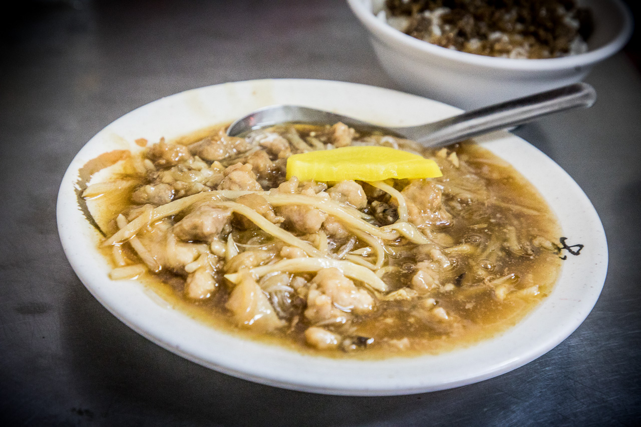 台中小吃,台中肉焿,台中香菇肉焿,台中老店,台中火車站美食,傳記正老牌香菇肉羹,傳記正老牌香菇肉羹綠川店,台中美食 @大手牽小手。玩樂趣