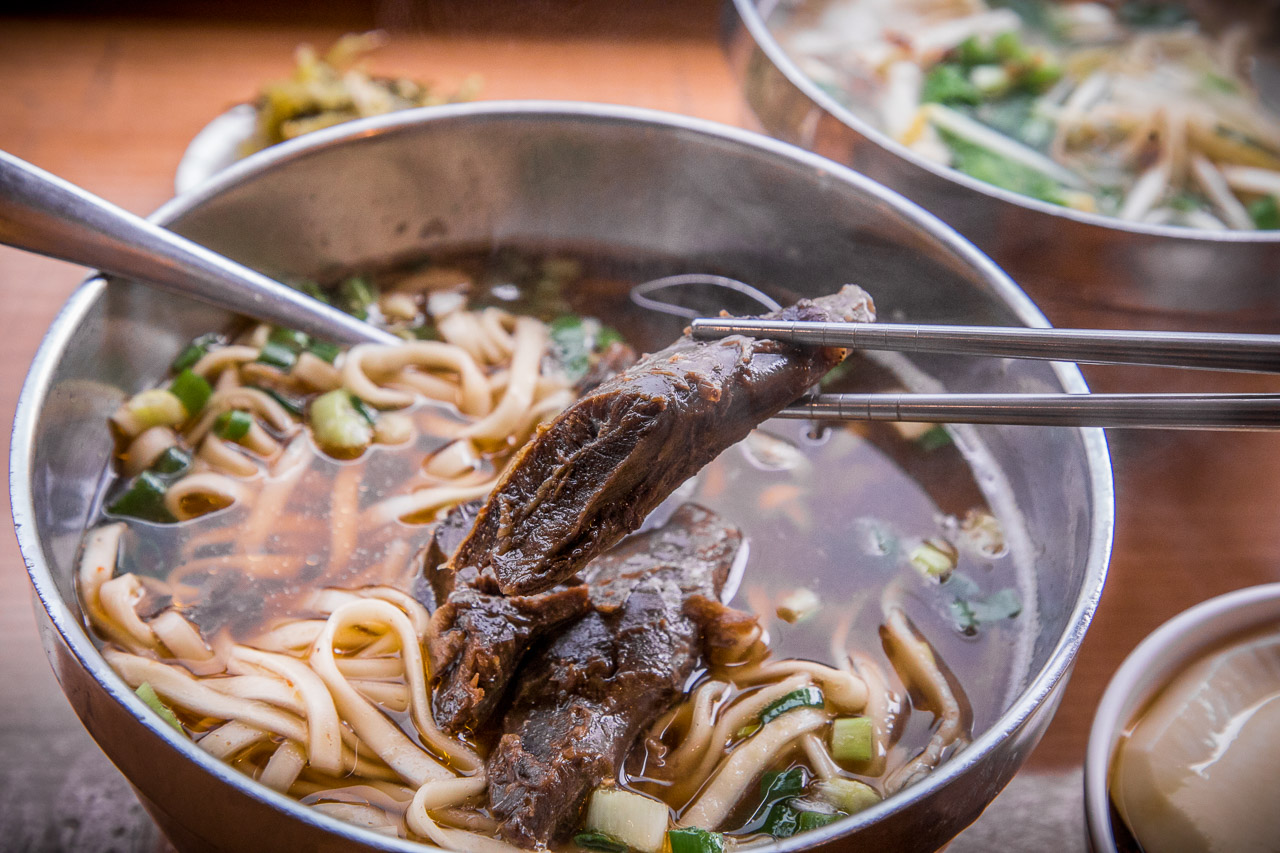 豆花吃到飽,老皮牛肉麵